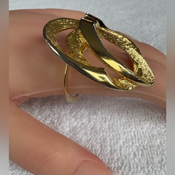 Vintage Gold Tone Abstract Scarf Slide / Clip - Unisex Accessory - Picture 4 of 9